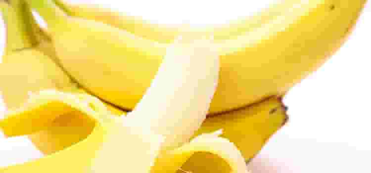 剥けたバナナと剥けてないバナナ